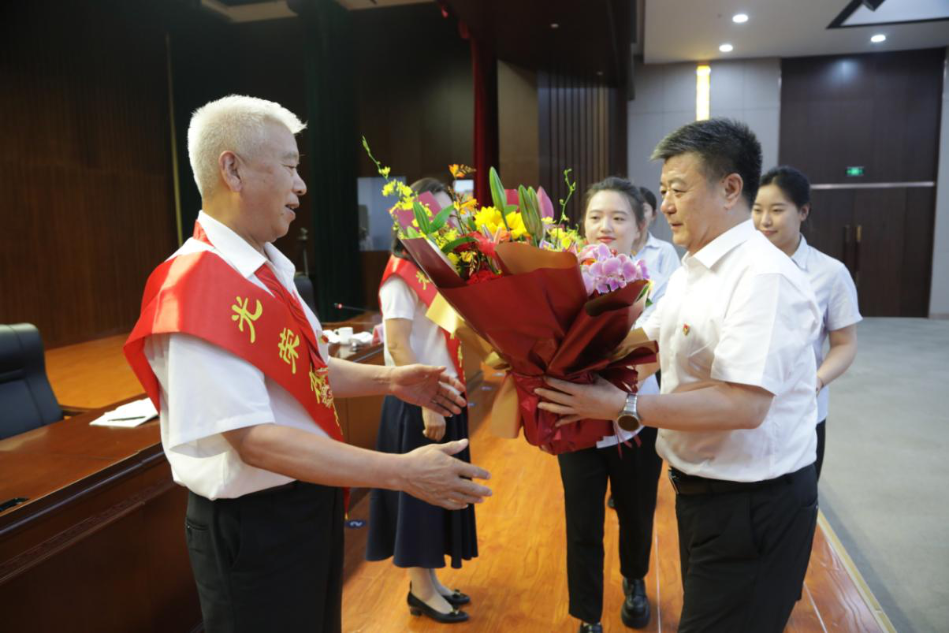 Sb6bc9d09ee3542d989ecbee9d6a4aedd-950